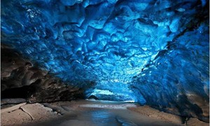 iceland-caves